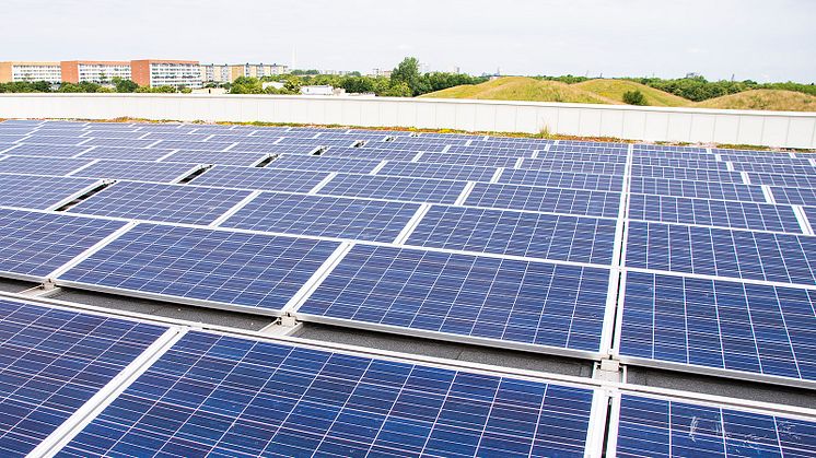 Att installera solceller är ett exempel på en energieffektiviserande åtgärd. 