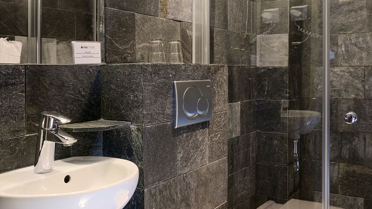 Rex Hotel - Private bathroom
