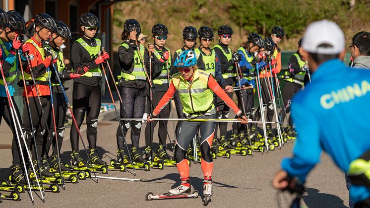 Anita Moen er imponert over disiplinen og motivasjonen til de kinesiske utøverne. Foto: Fredrik Otterstad