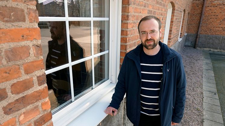 Timurs Umans, biträdande professor i bolagsstyrning, menar att det är fantastiskt att högskolan Kristianstad kan producera toppartiklar som baseras på C- och D-uppsatser.