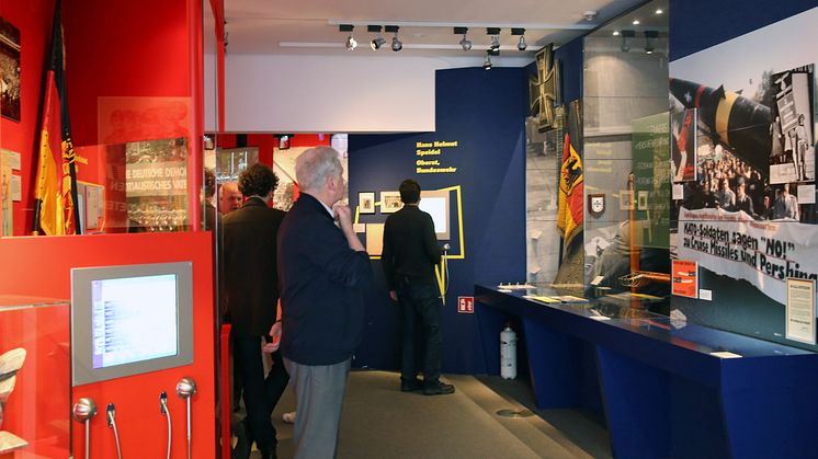Ausstellungsraum zur NVA und Bundeswehr alt