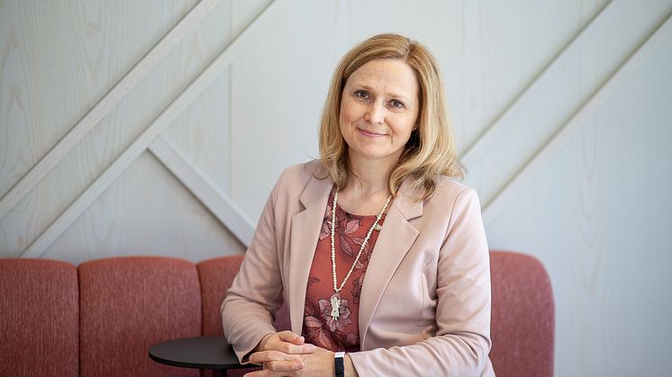 Iwona Carlsson, digitaliseringschef i Kungsbacka kommun, närvarar vid en nationell presskonferens om AI under tisdagen den 12 december.