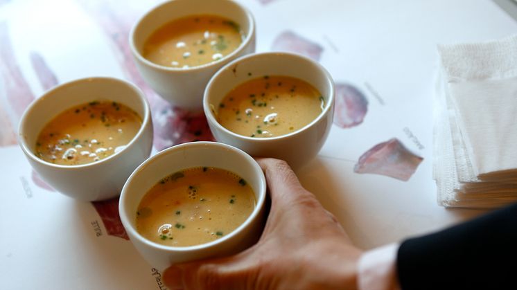 Buljong med rilette på unggris