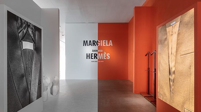 Installationsbild från ”Margiela, åren med Hermès”. Foto: Jean-Baptiste Béranger.