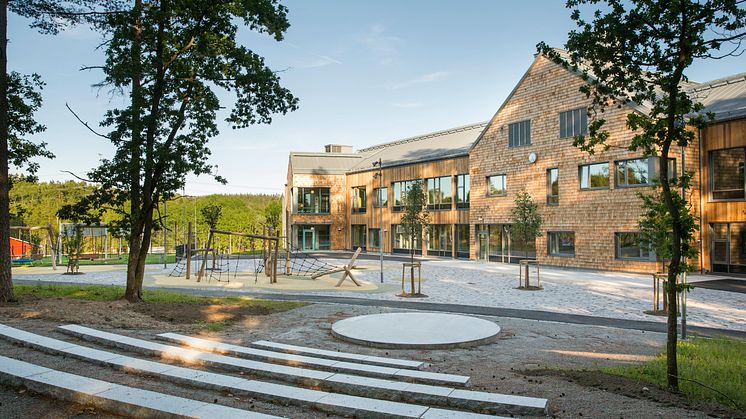 Backaskolan nära Landvetter Södra, är en attraktiv skola byggd i hållbara material. Foto Emmy Jonsson
