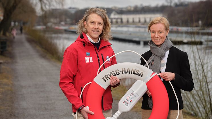 Mikael Olausson, generalsekreterare för Svenska Livräddningssällskapet och Annika Persson, skadedirektör och vd på Trygg-Hansa