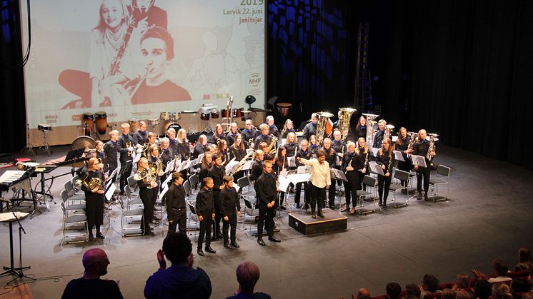 skjold skoles musikkorps på scenen 2019