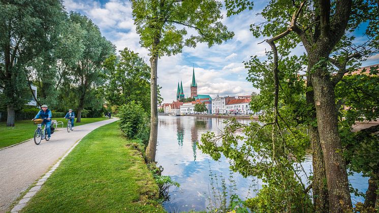 Lübeck_Radweg_an_der_Trave_durch_die_Altstadt_der_Hansestadt
