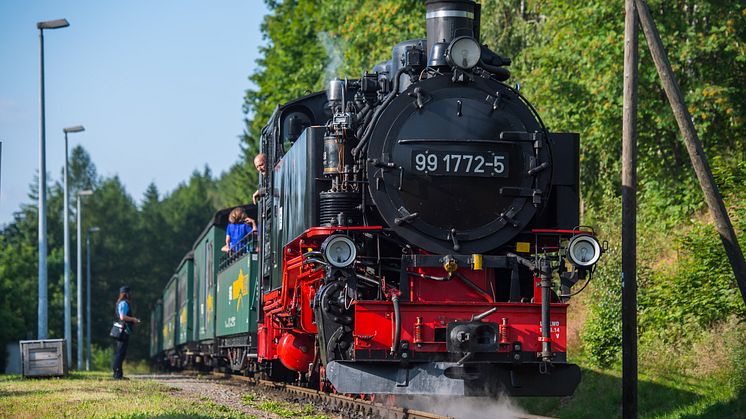 Fichtelbergbahn_Cranzahl_Oberwiesenthal_Familie_Foto TVE_GeorgUlrichDostmann102.jpg