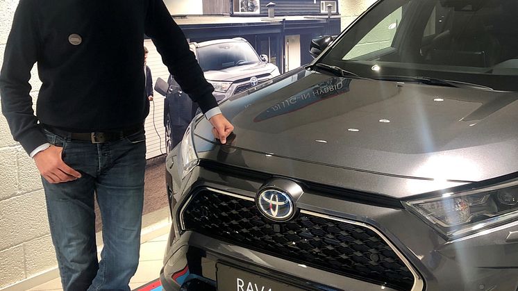 Nordvik Toyota i Lofoten lokker med dobbeltpremiere: - RAV4 Plug-in Hybrid og Yaris Hybrid
