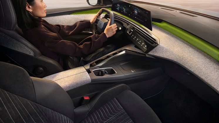 PEUGEOT_E5008_2403GJ_604