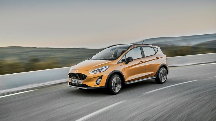 2018FordFiesta_ACTIVE_LuxYellow_01