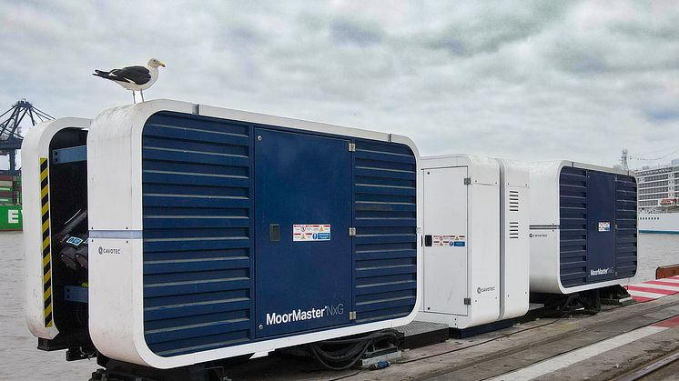 The MoorMaster NxG system enhances operational safety and productivity by mitigating the effects of passing vessels and ensuring uninterrupted berth operations.