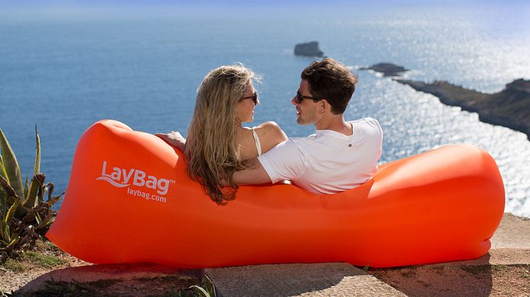 Den uppblåsbara soffan LayBag