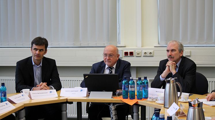 Brandenburgs Wissenschaftsstaatssekretär Martin Gorholt informierte sich am 26. März 2015 über den „Wildauer Weg der dualen Ausbildung“