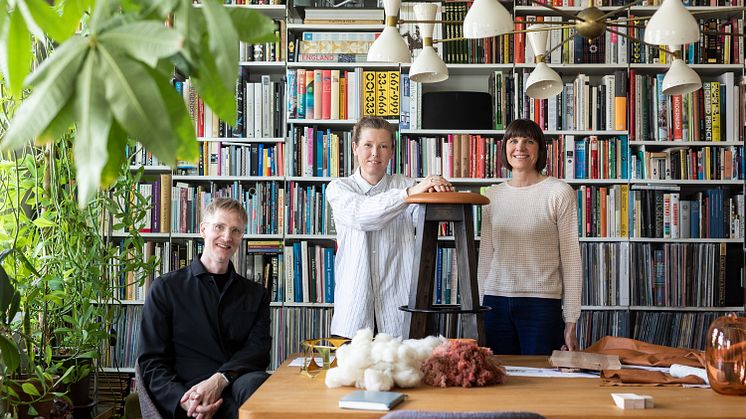 Linus Davisson, Swedese, Louise Hederström, formgivare och Åsa Johansson, Skanska. Bild: Skanska