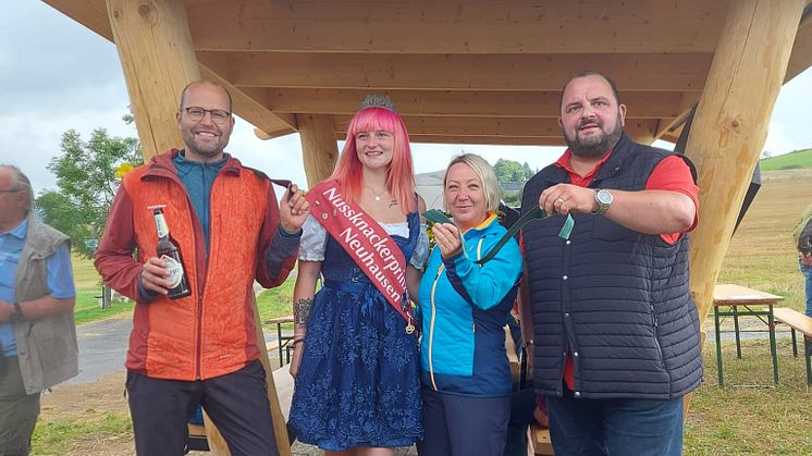 Einweihung_Sitzgruppe Neuhausen_Foto TVE_Undine Weise.jpg
