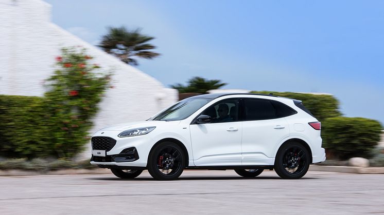 Kuga Black Package_8