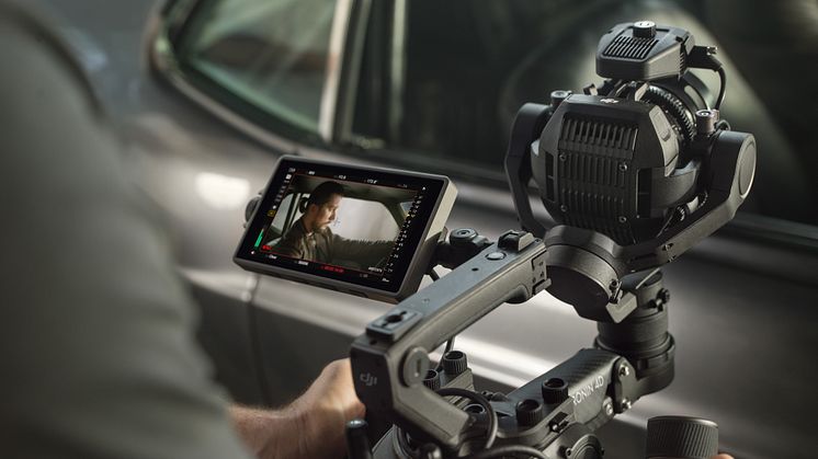 Ronin 4D - Action (car tight on monitor)
