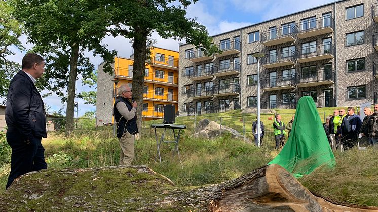 Per Vorberg, kommunstyrelsens ordförande i Härryda, och Peter Granstedt, VD på Förbo, invigde Tallspinnaren i Mölnlycke.