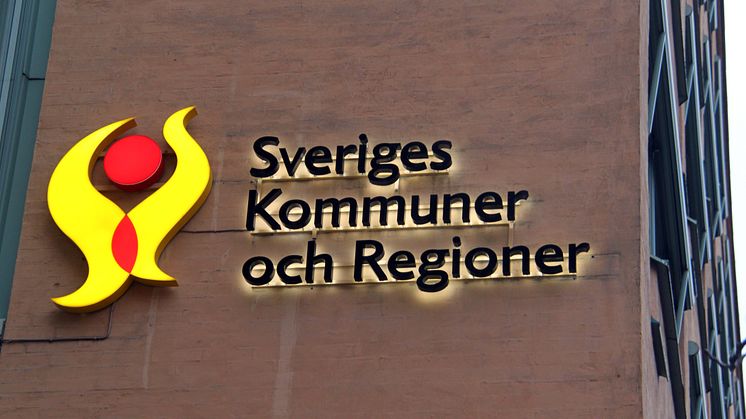 Trots ekonomiskt läge - SKR höjer avgifter 