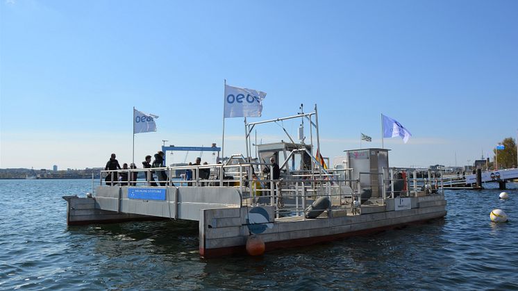 Müllsammelschiff Seekuh vor dem Segelcamp