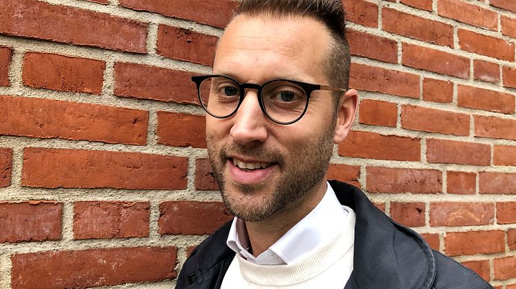 Industridoktoranden Jonas Holmbergs forskning visar hur traditionella bearbetningstekniker kan effektiviseras och hur nya alternativa metoder kan öka produktiviteten ytterligare.