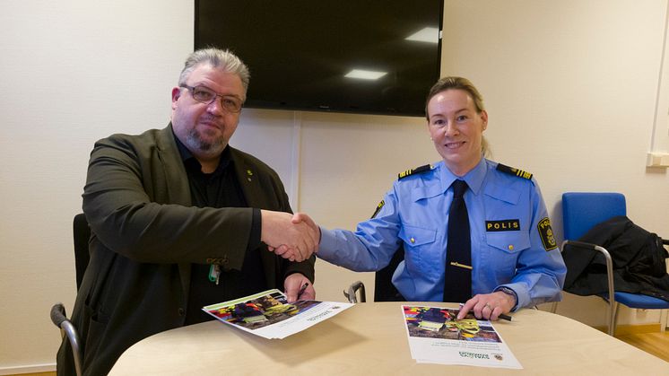 Teddy Nilsson (SD), Kommunstyrelsens ordförande och Katrina Lundgren T.f lokal polisområdeschef