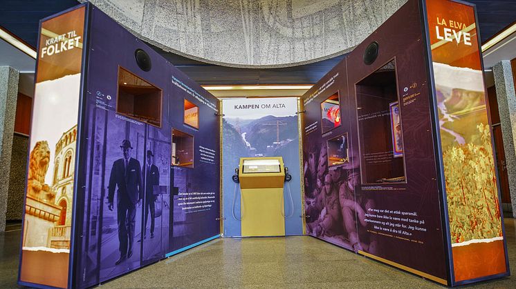 Kraft til folket vs La elva leve. Vandreutstillingen Kampen om Alta kommer nå til Elverum og Anno Norsk skogmuseum. Foto: Stig Storheil/NVE