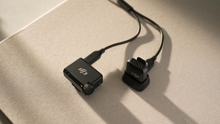 DJI Mic Mini Receiver+DJI Mic Mini Transmitter Charging Dock Connecting with DJI Mic Mini Splitter Charging Cable.jpg