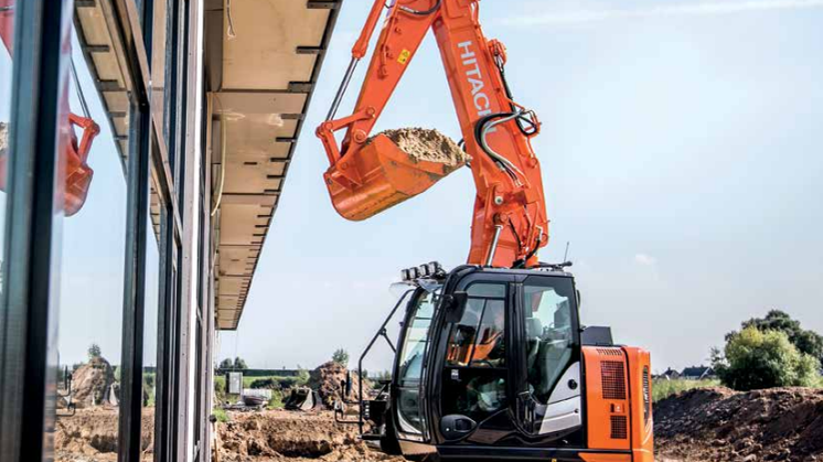 Broschyr Hitachi ZX135US-6 bandgrävare