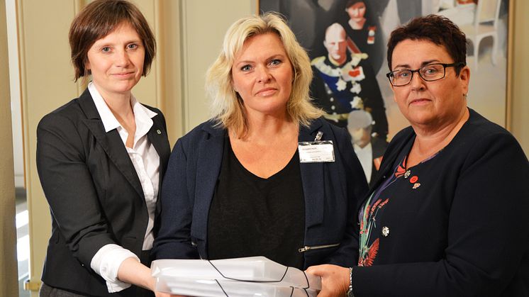 Menneskeverd overleverte 20 000 underskrifter mot tvillingabort