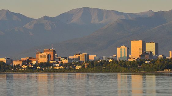 Framtiden för 4 miljoner människor och ett stort antal samhällen är i fokus på den arktiska konferensen ICASS IX i Umeå. Anchorage i Alaska är en av områdets största städer med nästan 300 000 invånare. Foto: Roy Neese.