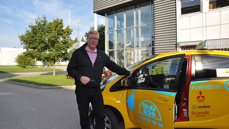 Bilsporten använder elbils-taxi