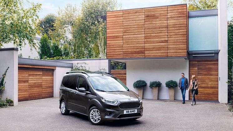 2017FordTourneoCourier_01