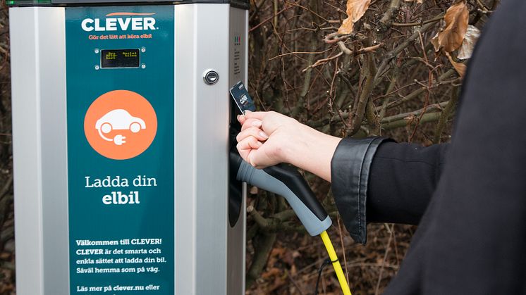 Lägre pris och nya möjligheter i Clevers publika laddnätverk