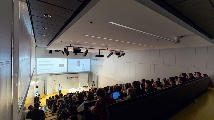 Der Hörsaal im Nieperbau der HTWK Leipzig bot die ideale Kulisse für die diesjährige EASTWOOD. Foto: Sven Reichhold