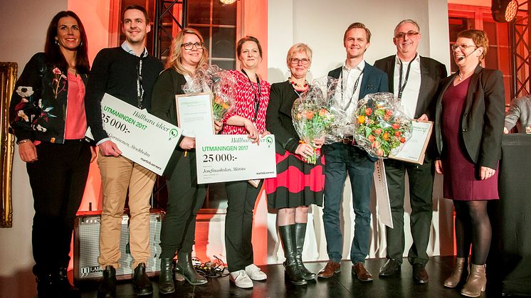 Vinnarna K-märkt Garnisonen, Josefinaskolan i Märsta och Atria AB flankerade av Caroline Berg, styrelseordf Axel Johnson AB och prisutdelare samt Christina Gezelius, informationschef Martin & Servera