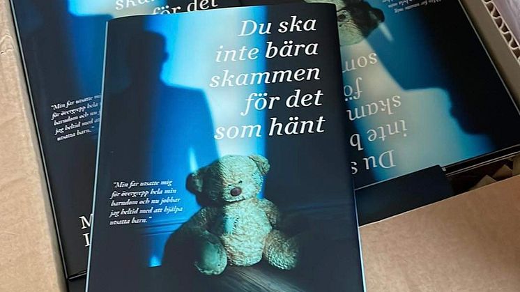 Köp min bok som julklapp och påminn oss alla vuxna att hålla ögonen öppna för barn som kanske behöver extra stöd i juletid.