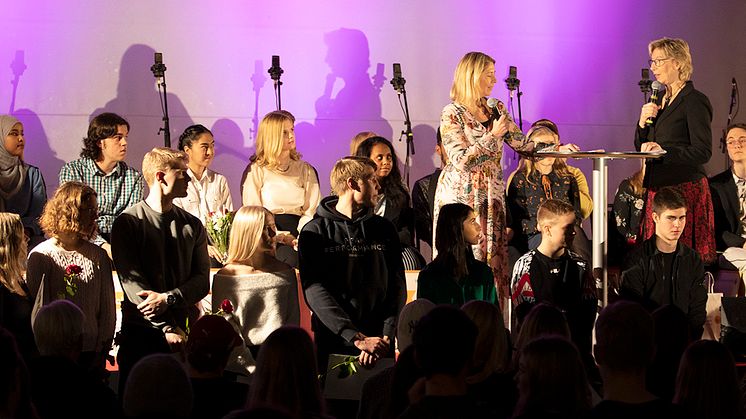 Några av alla BEL-pristagare, tillsammans med bankens vd Cecilia Jeffner och stiftelseledamoten Kerstin Åkerstedt.