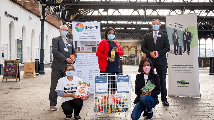 Juliet Ssekitoleko (Brighton BMECP Foodbank) with Andy Leister (Southern), Rob Whitehead (GTR) and volunteers. MORE IMAGES AVAILABLE TO DOWNLOAD BELOW