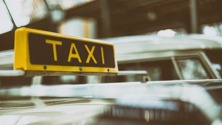 Från och med första maj måste samtliga taxibilar i Sverige vara kopplade till en redovisningscentral. 
