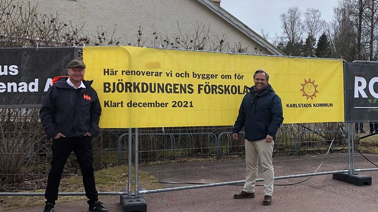 Henrik Lander och Niklas Wikström framför arbetsområdet vid Björkdungens nya lokaler.