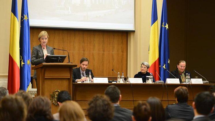 Fiona Wilkinson la conferinţa "Educaţia financiară: investiţie în viitorul societăţii!"