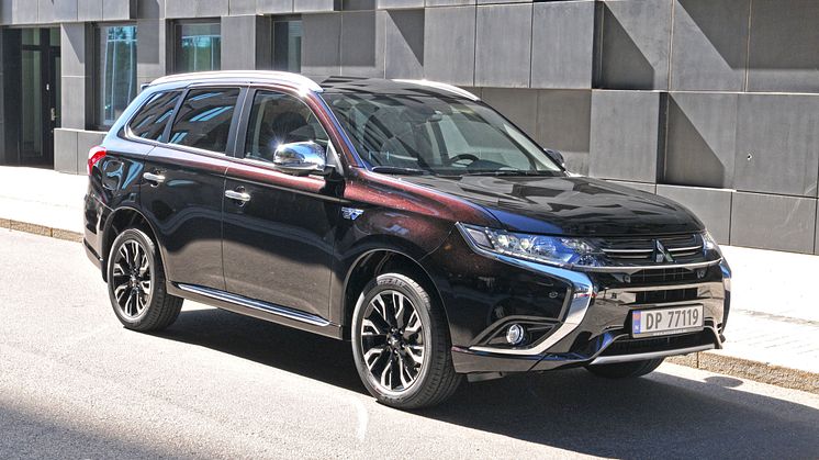 Mitsubishi Outlander Plug-in Hybrid EV 2016