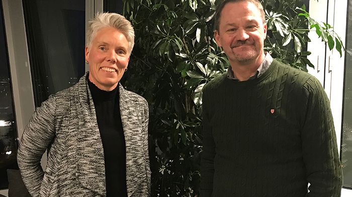Carolin Juneberg, rektor på Hovåsskolan och grundskoledirektör Bengt Randén.