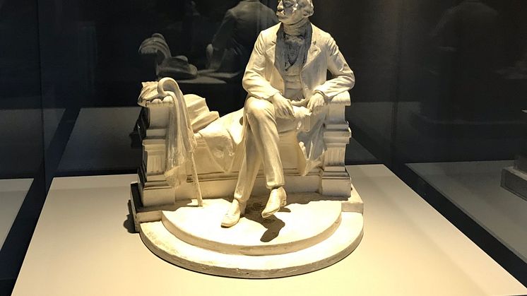 Eine Neuruppiner Persönlichkeit: Theodor Fontane. Die Skulptur kann man im Museum Neuruppin entdecken. Foto: TMB-Fotoarchiv/Matthias Schäfer. 