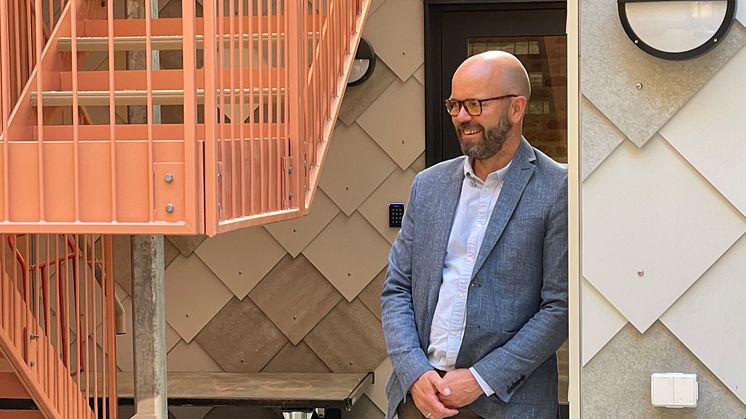 Direktør for prosjektutvikling, Per Ola Ulseth i Entra utenfor Kristian Augustgt. 13. Foto Entra
