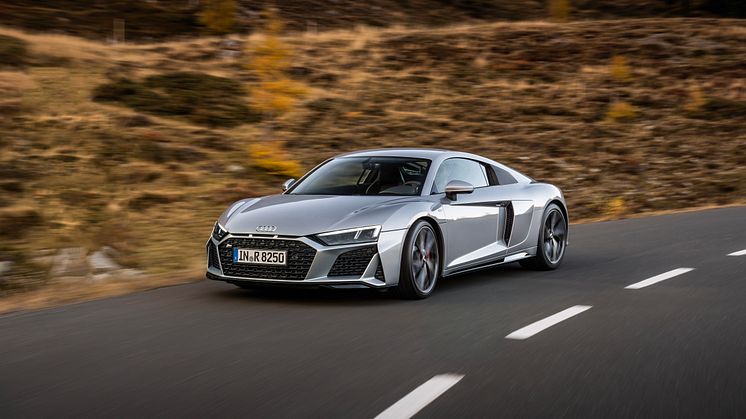 Audi R8 V10 RWD (Florettsølv)