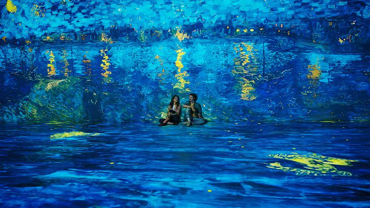 PD-VANGOGHEXP-SEATED-STARRYNIGHT-RGB-06_p0mlnb_lowersize.jpg